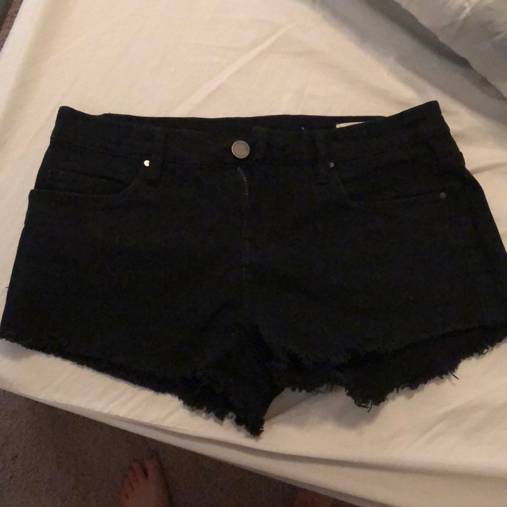 Blank NYC black cut off “Little Queenie” shorts